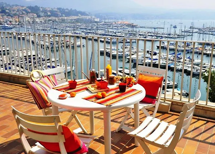 Pierre & Le Port 2* Bandol