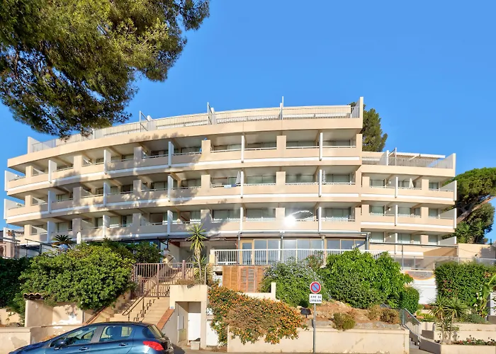 Pierre & Le Port Aparthotel
