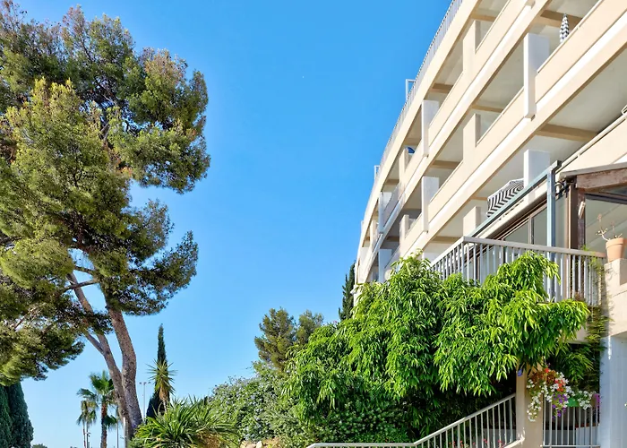Pierre & Le Port Aparthotel 2*