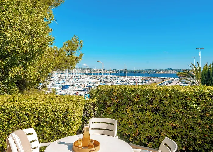 Pierre & Le Port 2*