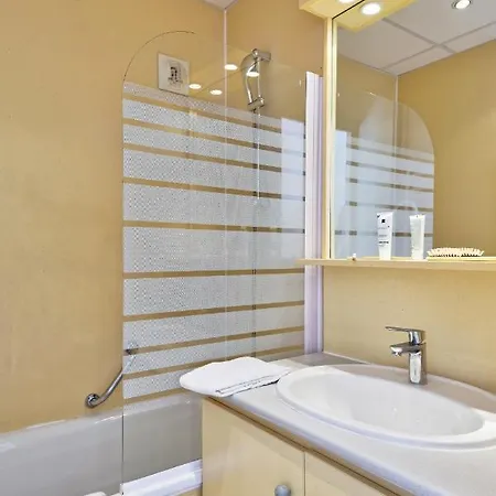 Pierre & Le Port Lejlighedshotel 2*